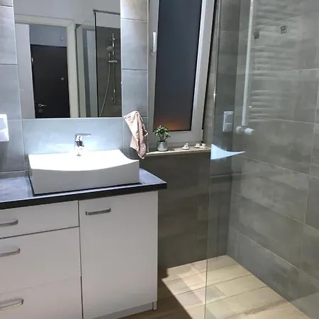 홈스테이 Apartament Naramowice *